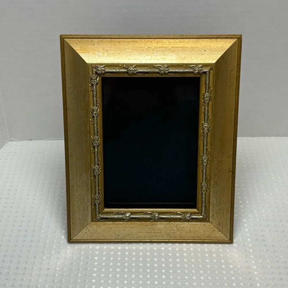 Unbranded frame holds